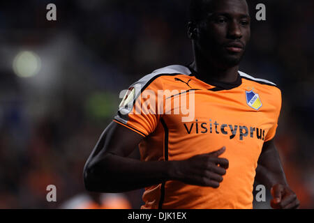 Nicosie, Chypre. 28 nov., 2013. Lecteur FC Apoel Nicosie Esmael Goncalves pendant leurs Europa League match de football au stade du SGP à Nicosie, Chypre, Jeudi, Novembre 28, 2013 Credit : Yiannis Kourtoglou/Alamy Live News Banque D'Images