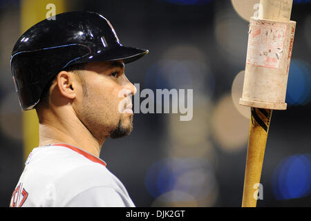 24 août 2010 - Pittsburgh, Pennsylvanie, États-Unis d'Amérique - St. Louis Cardinals' 3B PEDRO FELIZ (77) se trouve dans le cercle sur le pont en sixième manche comme les pirates prendre sur les cardinaux au PNC Park à Pittsburgh, PA. (Crédit Image : © Dean Beattie/global/ZUMApress.com) Southcreek Banque D'Images