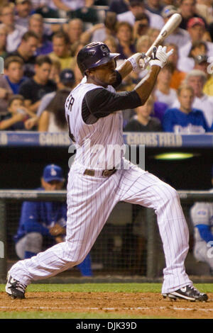27 août 2010 - Denver, Colorado, États-Unis - MLB baseball - Colorado Rockies outfielder DEXTER FOWLER hits lors d'un 2-6 perte pour les Dodgers de Los Angeles à Coors Field. (Crédit Image : © Don Senia Murray/ZUMApress.com) Banque D'Images