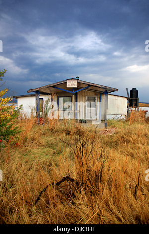 Les cabanes de pêcheurs sur pilotis au delta du fleuve Evros, Thrace (Thraki), en Grèce. Banque D'Images