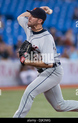 27 août 2010 - Toronto, Ontario, Canada - Le lanceur partant des Detroit Tigers Justin Verlander # 35 offre contre les Blue Jays de Toronto au cours de jeu vendredi soir, au Centre Rogers de Toronto. Les Blue Jays de Toronto a défait les Tigers de Detroit par la marque de 3-2 à la 11e manche. (Crédit Image : © Darren Eagles/ZUMApress.com) Southcreek/mondial Banque D'Images