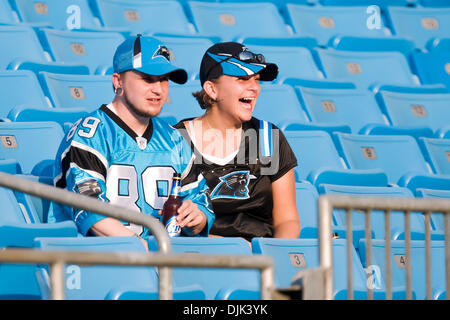 28 août 2010 - Charlotte, Caroline du Nord, États-Unis d'Amérique - Panther fans apprécier match au stade Bank of America, Charlotte NC. (Crédit Image : © Mark Abbott Global/ZUMApress.com)/Southcreek Banque D'Images