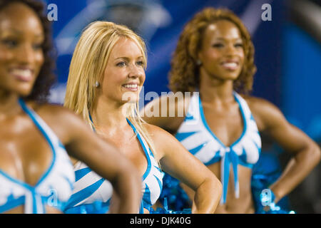 28 août 2010 - Charlotte, Caroline du Nord, États-Unis d'Amérique - Panther cheerleader au stade Bank of America, Charlotte NC. (Crédit Image : © Mark Abbott Global/ZUMApress.com)/Southcreek Banque D'Images