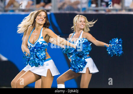 28 août 2010 - Charlotte, Caroline du Nord, États-Unis d'Amérique - Panther cheerleaders at Stade Bank of America, Charlotte NC. (Crédit Image : © Mark Abbott Global/ZUMApress.com)/Southcreek Banque D'Images