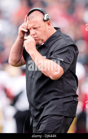 28 août 2010 - Oakland, Californie, États-Unis d'Amérique - 28 août. 2010 : Oakland Raiders l'entraîneur-chef Tom câble pendant la pré-saison match au Oakland-Alameda County Coliseum. Les San Francisco 49ers a vaincu les Raiders d'Oakland dans la bataille de la baie 28-24. (Crédit Image : © Konsta Goumenidis ZUMApress.com)/global/Southcreek Banque D'Images