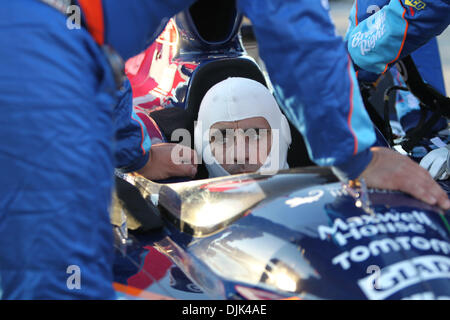 28 août 2010 - Joliet, Illinois, États-Unis d'Amérique - Dario Franchitti vainqueur sur la grille avant le début de l'IZOD IndyCar Peak Antifreeze & Motor Oil Indy 300 à Chicagoland Speedway à Joliet, Illinois. (Crédit Image : © Geoffrey Siehr/ZUMApress.com) Southcreek/mondial Banque D'Images