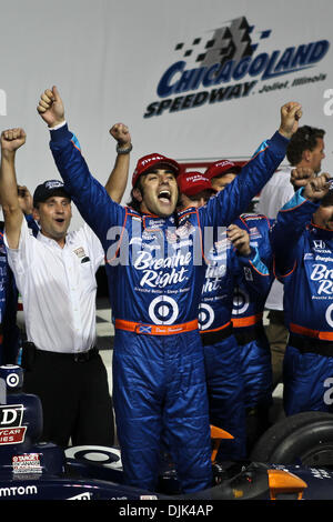 28 août 2010 - Joliet, Illinois, États-Unis d'Amérique - Dario Franchitti célèbre dans le Cercle des gagnants après avoir remporté l'IZOD IndyCar Peak Antifreeze & Motor Oil Indy 300 à Chicagoland Speedway à Joliet, Illinois. (Crédit Image : © Geoffrey Siehr/ZUMApress.com) Southcreek/mondial Banque D'Images