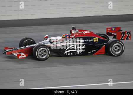 28 août 2010 - Joliet, Illinois, États-Unis d'Amérique - Justin Wilson (22) au cours de l'IZOD IndyCar Peak Antifreeze & Motor Oil Indy 300 à Chicagoland Speedway. (Crédit Image : © Geoffrey Siehr/ZUMApress.com) Southcreek/mondial Banque D'Images