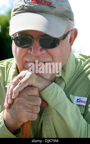 Septembre 02, 2010 - Memphis, TN, États-Unis - 2 septembre 2010 - Norman Hagemeyer a été l'un des nombreux bénévoles de la communauté qui ont aidé la police et la famille vous pouvez chercher Robert Ellsworth, d'Eads qui a disparu samedi. Son livre vert 2003 Ford Excursion a été trouvé à Shelby Farms, non loin de la piste de BMX, le mardi après-midi. La police a fouillé par la Wolf River, tandis que les membres de la communauté comb Banque D'Images