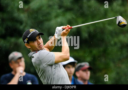 Septembre 03, 2010 - Norton, Massachusetts, United States of America - CAMILO VILLEGAS hits son coup de départ sur le 6e trou lors du premier tour de la Deutsche Bank Championship au TPC Boston. (Crédit Image : © Geoff Bolte/ZUMApress.com) Southcreek/mondial Banque D'Images