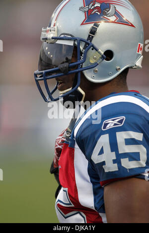 Septembre 03, 2010 - Montréal, Québec, Canada - Le coin des Alouettes de Montréal Retour Paul Woldu (# 45) dans la région de warm-up avant le match entre la LCF Les Lions de la Colombie-Britannique et les Alouettes de Montréal au Stade Percival-Molson. BC a gagné 38-17. (Crédit Image : © Philippe Champoux/ZUMApress.com) Southcreek/mondial Banque D'Images