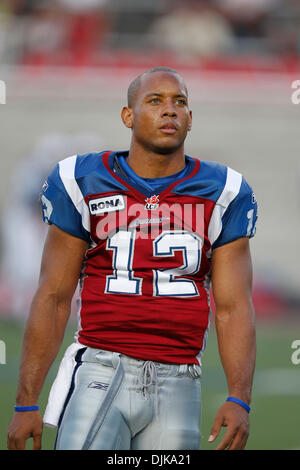 Septembre 03, 2010 - Montréal, Québec, Canada - Alouettes de Montréal' quater back Chris fuir (# 12) dans la région de warm-up avant le match entre la LCF Les Lions de la Colombie-Britannique et les Alouettes de Montréal au Stade Percival-Molson. BC a gagné 38-17. (Crédit Image : © Philippe Champoux/ZUMApress.com) Southcreek/mondial Banque D'Images