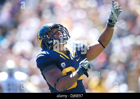 Septembre 04, 2010 - Berkeley, Californie, États-Unis d'Amérique - Cal TO Shane Vereen (34) célèbre son deuxième touchdown de la première moitié lors de la NCAA match entre la Californie et les Golden Bears de l'UC Davis Aggies à Memorial Stadium. Cal mène 35-0 à la demie. (Crédit Image : © Matt Cohen/ZUMApress.com) Southcreek/mondial Banque D'Images