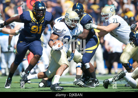 Septembre 04, 2010 - Berkeley, Californie, États-Unis d'Amérique - UC Davis RB Josh Reese (22) porte la balle pendant le jeu entre la NCAA California Golden Bears et l'UC Davis Aggies à Memorial Stadium. Cal acheminés Davis 52-3. (Crédit Image : © Matt Cohen/ZUMApress.com) Southcreek/mondial Banque D'Images