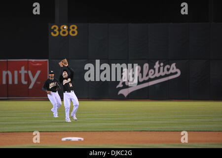 Septembre 04, 2010 - Oakland, CA, États-Unis - 07 juillet 2010, Oakland, CA, USA ; Oakland A's second sous Mark Ellis attrape la balle de mercredi du 8-2 contre la perte Yankees. (Crédit Image : © Scott Beley/global/ZUMApress.com) Southcreek Banque D'Images