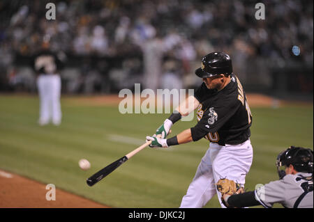 Septembre 04, 2010 - Oakland, CA, États-Unis - 07 juillet 2010, Oakland, CA, USA ; Oakland A's premier but Daric Barton (10) hits de mercredi du 6-2 contre la perte Yankees. (Crédit Image : © Scott Beley/global/ZUMApress.com) Southcreek Banque D'Images