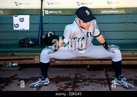 Septembre 06, 2010 - Oakland, Californie, États-Unis d'Amérique - Seattle Mariners d'Ichiro Suzuki (51) s'étend dans l'abri avant le match entre la MLB Oakland Athletics et les Mariners de Seattle au Oakland-Alameda County Coliseum. L'un à bas la mer 6-2. (Crédit Image : © Matt Cohen/ZUMApress.com) Southcreek/mondial Banque D'Images