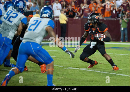 Septembre 06, 2010 - Fairfax, Virginie, États-Unis - Virginia Tech RB Ryan Williams (# 34) s'exécute avec le ballon en 4ème trimestre l'action. Boise State a battu Virginia Tech 33-30 à FedEx Field à Landover, MD. (Crédit Image : © Rassi Bornéo/global/ZUMApress.com) Southcreek Banque D'Images