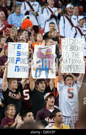 7 septembre 2010 - Landover, Maryland, United States of America - Virginia Tech fans holding signs avant leur match contre Boise State. Boise State a battu Virginia Tech 33-30 dans le jeu à FedEx Field à Landover, Maryland. (Crédit Image : © Rassi Bornéo/global/ZUMApress.com) Southcreek Banque D'Images