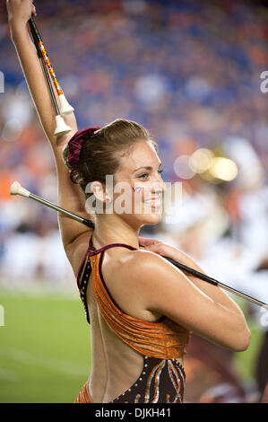 7 septembre 2010 - Landover, Maryland, United States of America - Virginia Tech cheerleaders effectuer avant le match contre Boise State. Boise State a battu Virginia Tech 33-30 dans le jeu à FedEx Field à Landover, Maryland. (Crédit Image : © Rassi Bornéo/global/ZUMApress.com) Southcreek Banque D'Images