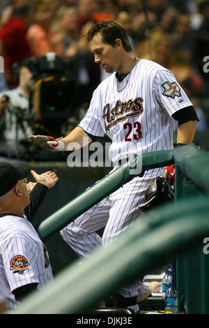 9 septembre 2010 - Houston, Texas, États-Unis d'Amérique - Baseball Houston Astros Chris Johnson (23) hits un homer dans l'exécution de 3 6e manche de prendre un 3-2 plomb. Les Astros de Houston défait les Dodgers de Los Angeles 3 - 2 au Minute Maid Park de Houston, Texas. (Crédit Image : © Luis Leyva/ZUMApress.com) Southcreek/mondial Banque D'Images