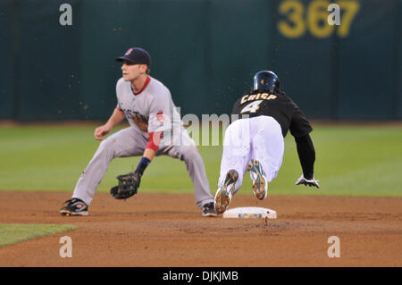 10 septembre 2010 - Oakland, Californie, États-Unis - Oakland Athletics champ centre COCO CRISP (# 4) vole au cours des deuxième partie. L'Oakland Athletics défait les Red Sox de Boston 5-0. (Crédit Image : © Scott Beley/global/ZUMApress.com) Southcreek Banque D'Images