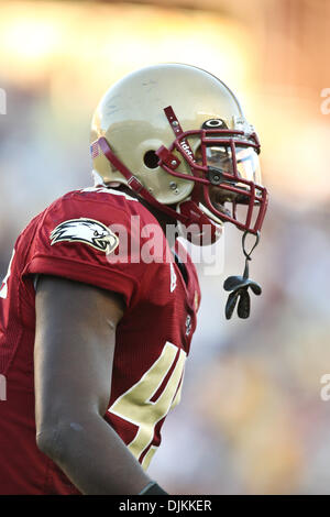 10 septembre 2010 - Chestnut Hill, Massachusetts, United States of America - Boston College de la haute sécurité Eagle Wes Davis (45) célèbre après un Kent State Golden Flashes tâtonner au quatrième trimestre. Boston College Eagles défait la Kent State Golden Flashes 26 - 13. (Crédit Image : © Mark Fort/global/ZUMApress.com) Southcreek Banque D'Images