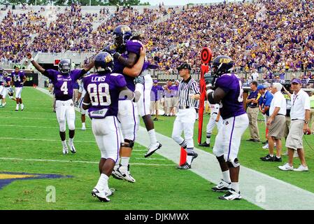 11 septembre 2010 - Greenville, Caroline du Nord, États-Unis d'Amérique - ECU célèbre un touché pendant le jeu entre l'East Carolina pirates et les Memphis Tigers à Dowdy-Ficklen Stadium. Les Pirates défait les Tigers 49-27. (Crédit Image : © David Friend/ZUMApress.com) Southcreek/mondial Banque D'Images