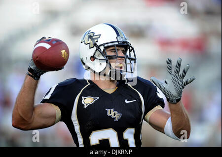 11 septembre 2010 - Orlando, Floride, États-Unis d'Amérique - UCF Knights receveur Austin Hudson (31 )se réchauffe avant le match au stade Brighthouse à Orlando, NC State défait UCF 28-21. (Crédit Image : © Brad Barr/ZUMApress.com) Southcreek/mondial Banque D'Images