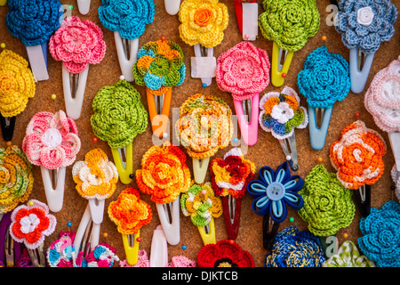 Vue rapprochée d'un mignon et bandeaux de fleurs traditionnels fabriqués à la main. Banque D'Images