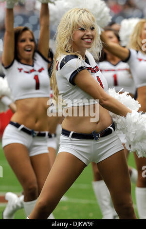 12 septembre 2010 - Houston, Texas, États-Unis d'Amérique - Les cheerleaders des Houston Texans effectuer avant le match entre les Houston Texans et les Indianapolis Colts. Les Texans défait les Colts 34-24. (Crédit Image : © Jerome Miron/ZUMApress.com) Southcreek/mondial Banque D'Images