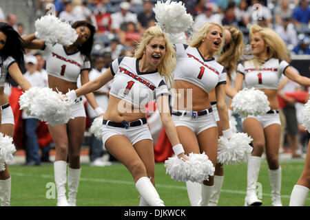 12 septembre 2010 - Houston, Texas, États-Unis d'Amérique - Les cheerleaders des Houston Texans effectuer avant le match entre les Houston Texans et les Indianapolis Colts. Les Texans défait les Colts 34-24. (Crédit Image : © Jerome Miron/ZUMApress.com) Southcreek/mondial Banque D'Images