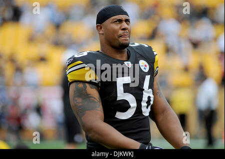 12 septembre 2010 - Pittsburgh, Pennsylvanie, États-Unis d'Amérique - Pittsburgh Steelers LAMARR WOODLEY linebacker offensive" (56) au cours du jeu comme les Steelers prendre sur les faucons de Heinz Field de Pittsburgh, PA....Steelers gagner en prolongation sur les faucons par un score de 15-9. (Crédit Image : © Dean Beattie/global/ZUMApress.com) Southcreek Banque D'Images