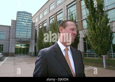 16 septembre 2010 - Memphis, TN, États-Unis - CORRIGE LE NOM DU CHEF D'ENTREPRISE À DEVIVO DE STED DEVITO. Corrige le nom de l'entreprise le 16 septembre, 2010 - Joseph M. DeVivo, président de Smith & Nephew Orthopaedics, en face de l'entreprise, nouveau siège social sur la promenade de fermes Goodlett, qu'il souhaite passer à au début de 2011. (Crédit Image : © l'appel Commercial/ZUMApress.com) Banque D'Images