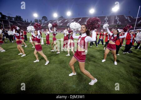 18 septembre 2010 - Stanford, Californie, États-Unis d'Amérique - Sept 18, 2010 : Stanford, Californie - Cheerleaders Stanford pendant l'action de jeu, samedi au stade de Stanford. Wake Forest défait Stanford 68 -24. (Crédit Image : © Konsta Goumenidis ZUMApress.com)/global/Southcreek Banque D'Images