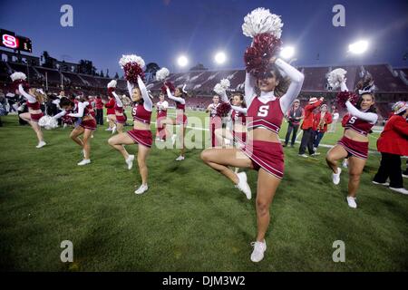 18 septembre 2010 - Stanford, Californie, États-Unis d'Amérique - Sept 18, 2010 : Stanford, Californie - Cheerleaders Stanford pendant l'action de jeu, samedi au stade de Stanford. Wake Forest défait Stanford 68 -24. (Crédit Image : © Konsta Goumenidis ZUMApress.com)/global/Southcreek Banque D'Images