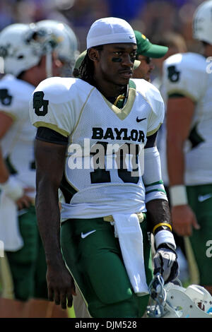 19 septembre 2010 - Fort Worth, Texas, États-Unis d'Amérique - 18 septembre 2010 - Fort Worth, Texas, États-Unis d'Amérique - Baylor Bears quarterback Robert Griffin III (10) pendant le jeu entre l'Université de Baylor Bears et le Texas Christian University Horned Frogs au stade Amon G. Carter à Fort Worth, Texas. TCU gagne plus de Baylor 45-10. (Crédit Image : © Patrick Green/S Banque D'Images