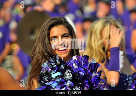 19 septembre 2010 - Fort Worth, Texas, États-Unis d'Amérique - 18 septembre 2010 - Fort Worth, Texas, États-Unis d'Amérique - TCU cheerleader pendant le jeu entre l'Université de Baylor Bears et le Texas Christian University Horned Frogs au stade Amon G. Carter à Fort Worth, Texas. TCU gagne plus de Baylor 45-10. (Crédit Image : © Patrick Green/ZUMApress.com) Southcreek/mondial Banque D'Images