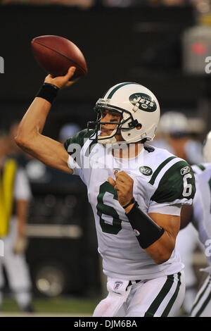 19 septembre 2010 - East Rutherford, New Jersey, United States of America - New York Jets quarterback Mark Sanchez (6) dans l'action au New Meadowlands Stadium à East Rutherford dans le New Jersey. Les Jets viennent de derrière pour battre les Patriots 28-14 (crédit Image : © Brooks Van Arx/global/ZUMApress.com) Southcreek Banque D'Images