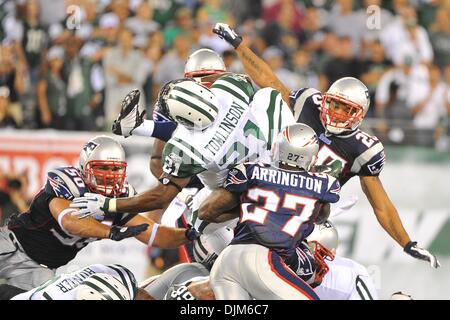 19 septembre 2010 - East Rutherford, New Jersey, United States of America - New Meadowlands Stadium .à East Rutherford dans le New Jersey. Le syndicat mène/sentiers les Jets à la mi-temps (crédit Image : © Brooks Van Arx/global/ZUMApress.com) Southcreek Banque D'Images