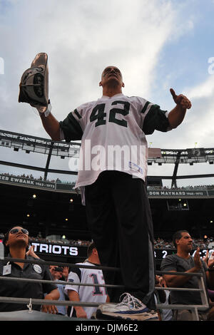 19 septembre 2010 - East Rutherford, New Jersey, United States of America - Pompier Ed rallie les fidèles au New Meadowlands Stadium à East Rutherford dans le New Jersey. Le New England Patriots tomber au New York Jets 28-14 (crédit Image : © Brooks Van Arx/global/ZUMApress.com) Southcreek Banque D'Images