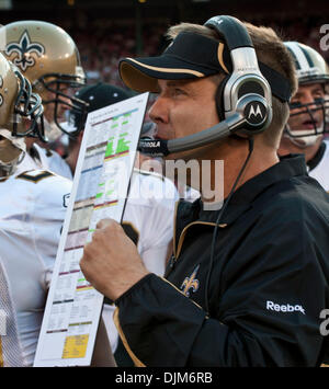 20 sept, 2010 - San Francisco, Californie, États-Unis - San Francisco 49ers vs New Orleans Saints à Candlestick Park. L'ENTRAÎNEUR-CHEF SEAN PAYTON Saints appelle joue au cours de jeu. 49ers de Saints des Derniers Jours 25 à 22. (Crédit Image : © Al Golub/photographie/ZUMApress.com) Golub Banque D'Images