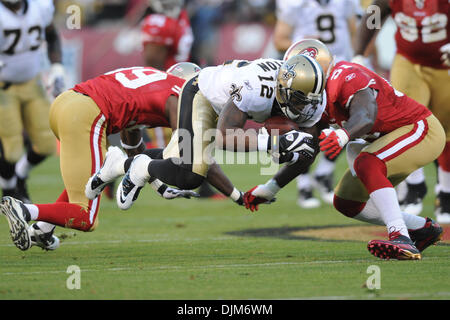 20 septembre 2010 - San Francisco, Californie, États-Unis d'Amérique - New Orleans Saints receveur Marques Colston (12 plongées) pour un supplément de quelques mètres au cours de la NFL match entre les San Francisco 49ers et les New Orleans Saints à Candlestick Park. Les Saints mènent 9-7 à la moitié. (Crédit Image : © Matt Cohen/ZUMApress.com) Southcreek/mondial Banque D'Images