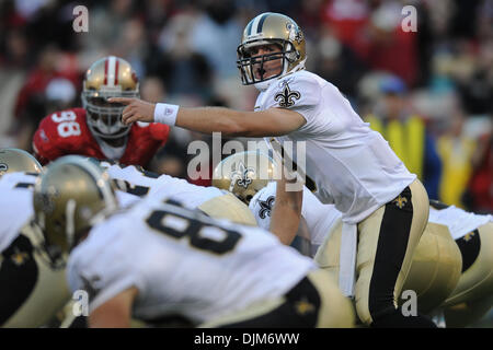 20 septembre 2010 - San Francisco, Californie, États-Unis d'Amérique - New Orleans Saints quarterback Drew Brees (9) appelle une alarme sonore au cours de la NFL match entre les San Francisco 49ers et les New Orleans Saints à Candlestick Park. Les Saints mènent 9-7 à la moitié. (Crédit Image : © Matt Cohen/ZUMApress.com) Southcreek/mondial Banque D'Images