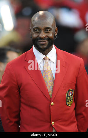 20 septembre 2010 - San Francisco, Californie, États-Unis d'Amérique - San Francisco 49ers légende Jerry Rice se prépare pour la cérémonie à la retraite son # 80 jersey au cours de la NFL match entre les San Francisco 49ers et les New Orleans Saints à Candlestick Park. Les Saints mènent 9-7 à la moitié. (Crédit Image : © Matt Cohen/ZUMApress.com) Southcreek/mondial Banque D'Images