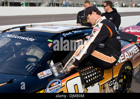 Septembre 23, 2010 - Madison, Wisconsin, United States of America - pilote de la série Nationwide de Josh Wise (88) au cours de la série NASCAR Nationwide 5-Hour Energy 250 at Gateway International Raceway à Madison, Wisconsin. (Crédit Image : © Jimmy Simmons/ZUMApress.com) Southcreek/mondial Banque D'Images