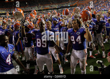 25 septembre 2010 - Gainesville, Floride, USA - Floride célèbre après avoir battu le Kentucky 48-14 le samedi 25 septembre 2010 à Gainesville, Floride. Photo par Mark Cornelison | Personnel. (Crédit Image : © Lexington Herald-Leader/ZUMApress.com) Banque D'Images