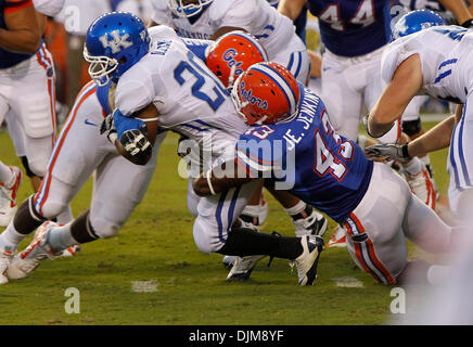 25 septembre 2010 - Gainesville, Floride, USA - Kentucky Derrick running back Locke pour une 3e trimestre au Kentucky joué Floride le samedi 25 septembre 2010 à Gainesville, Floride. Photo par Mark Cornelison | Personnel. (Crédit Image : © Lexington Herald-Leader/ZUMApress.com) Banque D'Images