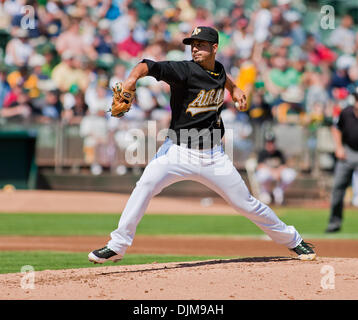 25 septembre 2010 - Oakland, Californie, États-Unis d'Amérique - 24 juillet 2010 : Oakland Athletics le lanceur partant Gio Gonzalez (47) en action au cours de la MLB match entre l'Oakland A's et les Rangers du Texas au Oakland-Alameda County Coliseum à Oakland CA. Les Rangers ont vaincu les A's 4-3 pour remporter le titre de l'ouest de la Ligue américaine. (Crédit Image : © Damon Tarver/Southcreek Globa Banque D'Images