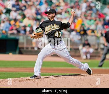 25 septembre 2010 - Oakland, Californie, États-Unis d'Amérique - 24 juillet 2010 : Oakland Athletics le lanceur partant Gio Gonzalez (47) en action au cours de la MLB match entre l'Oakland A's et les Rangers du Texas au Oakland-Alameda County Coliseum à Oakland CA. Les Rangers ont vaincu les A's 4-3 pour remporter le titre de l'ouest de la Ligue américaine. (Crédit Image : © Damon Tarver/Southcreek Globa Banque D'Images